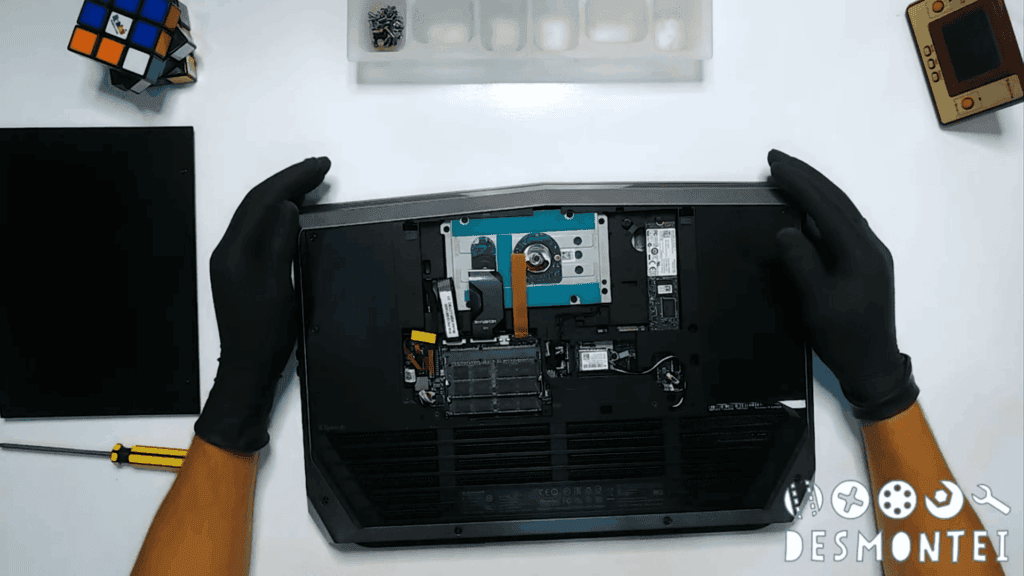 desmonte notebook alienware por dentro